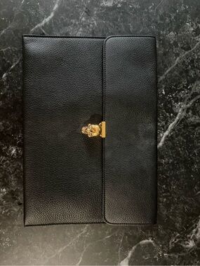 Alexander McQueen Black Leather Skull-Embellished Clutch with Gold Hardware